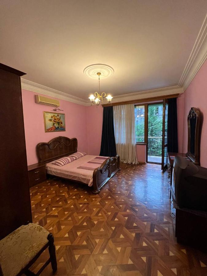 Guesthouse Parnavaz Mepe Батумі Екстер'єр фото