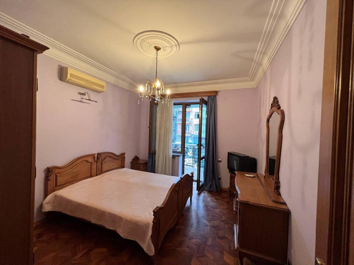 Guesthouse Parnavaz Mepe Батумі Екстер'єр фото