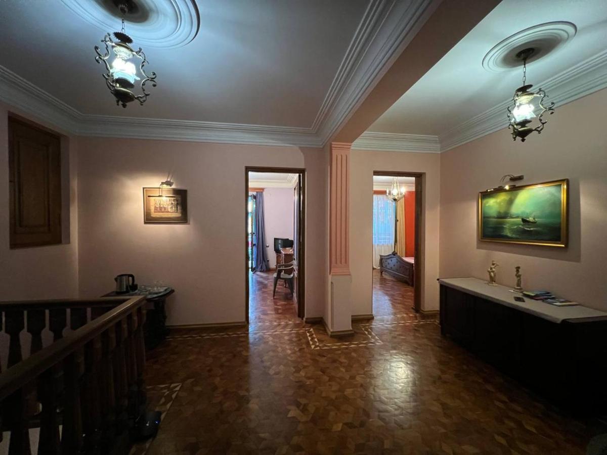 Guesthouse Parnavaz Mepe Батумі Екстер'єр фото